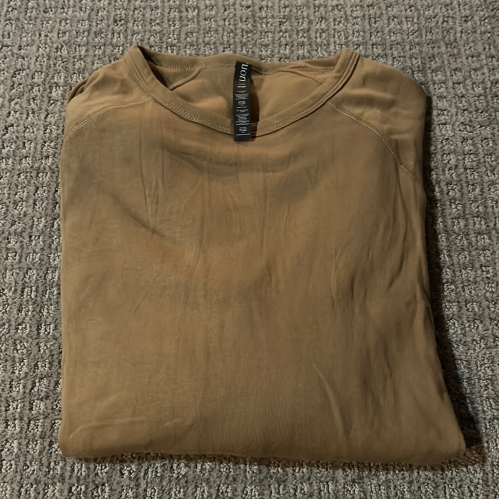 Vuori vital crew wheat Men's Large Long Sleeve
